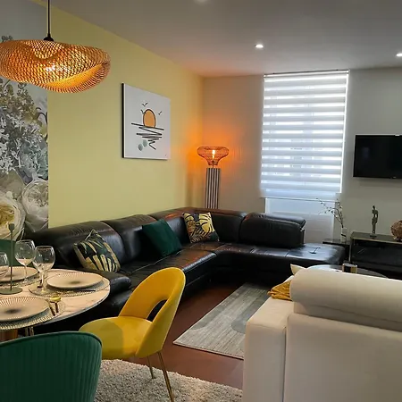 Un Instant De Pur Bonheur Moulins (Allier)